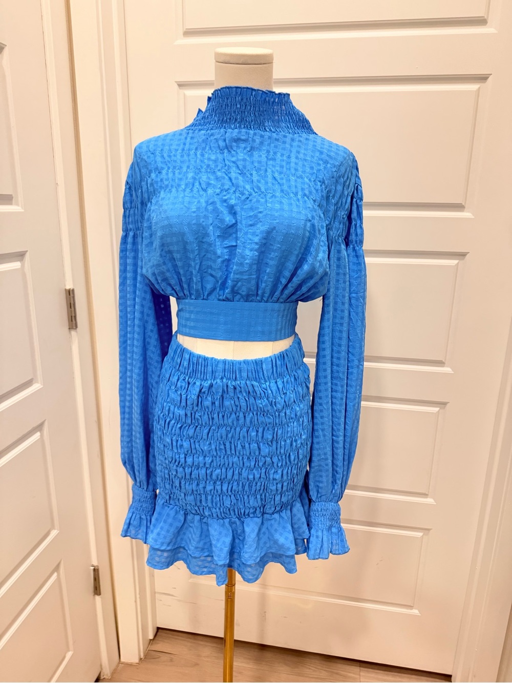 SHEIN Electric Blue Smocked Crop Top and Mini Skirt Set - Picture 4 of 9